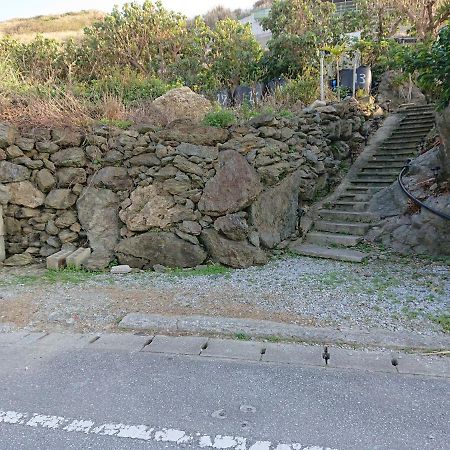 Maribu Beach House Onna Exterior photo